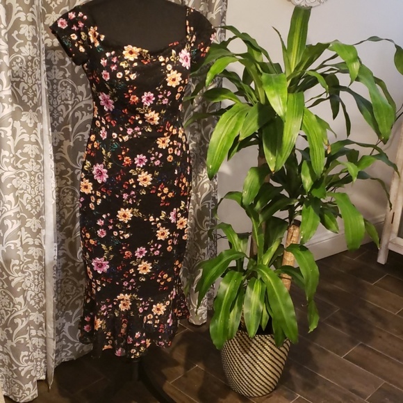 dress - Picture 3 of 6